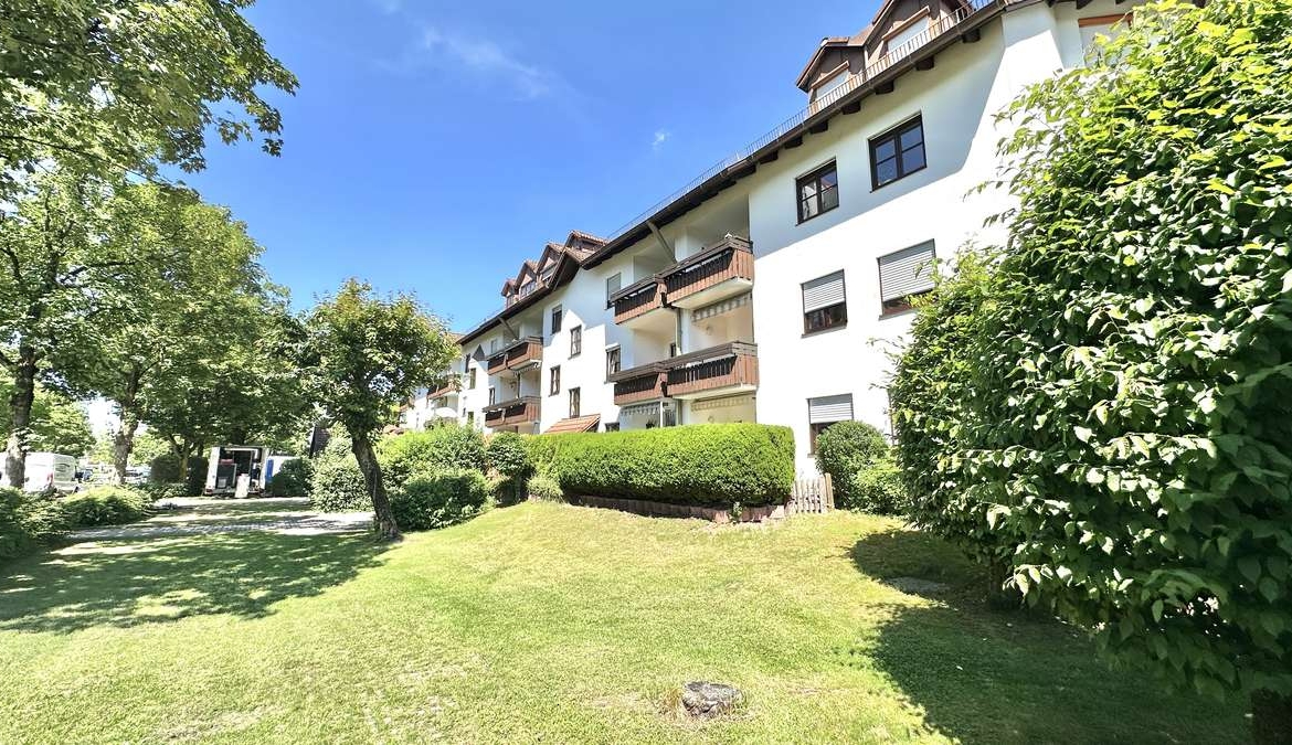 Koffer packen – Einziehen und WOHLFÜHLEN – renovierte 2 Zi Whg.mit 2 Balkonen und EBK