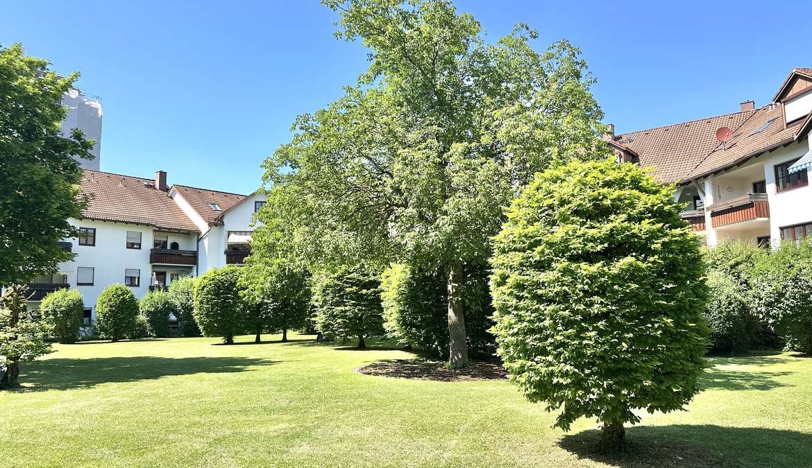 Koffer packen – Einziehen und WOHLFÜHLEN – renovierte 2 Zi Whg.mit 2 Balkonen und EBK