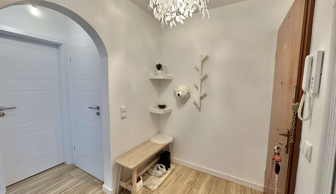 Koffer packen – Einziehen und WOHLFÜHLEN – renovierte 2 Zi Whg.mit 2 Balkonen und EBK