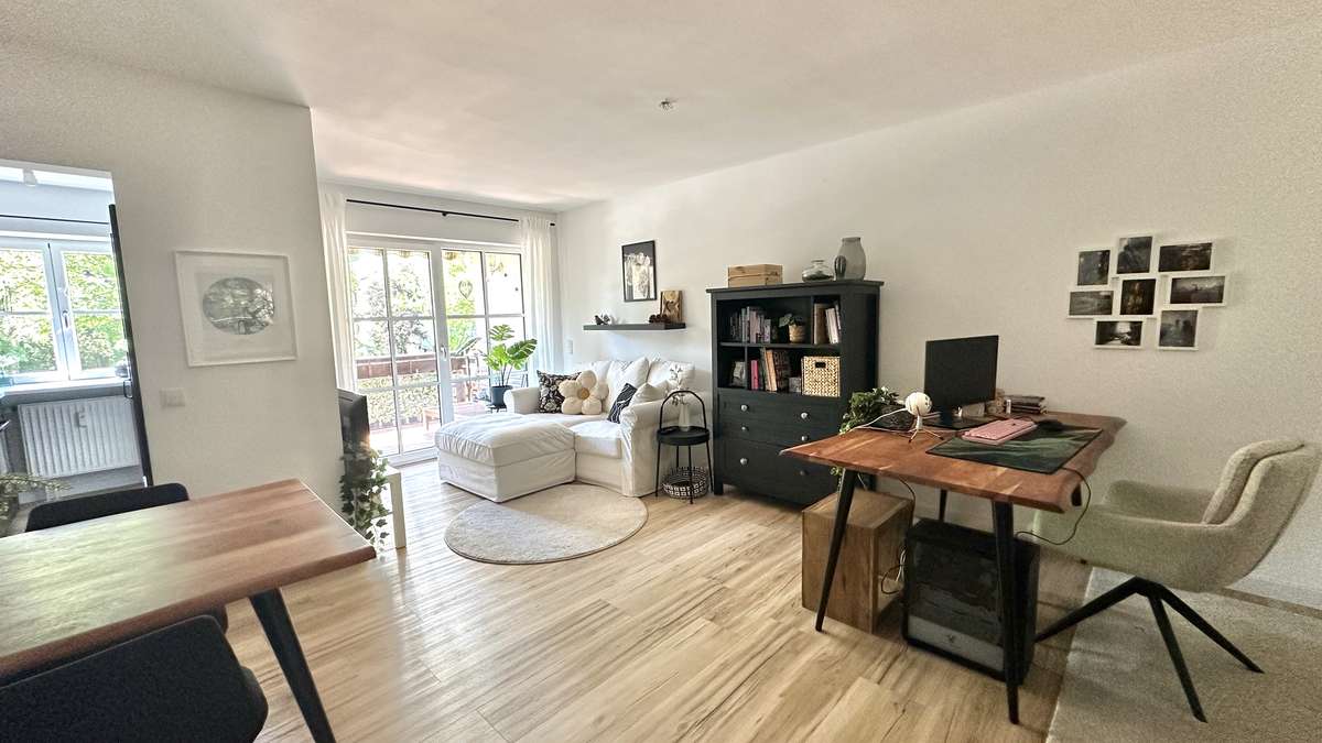 Koffer packen – Einziehen und WOHLFÜHLEN – renovierte 2 Zi Whg.mit 2 Balkonen und EBK