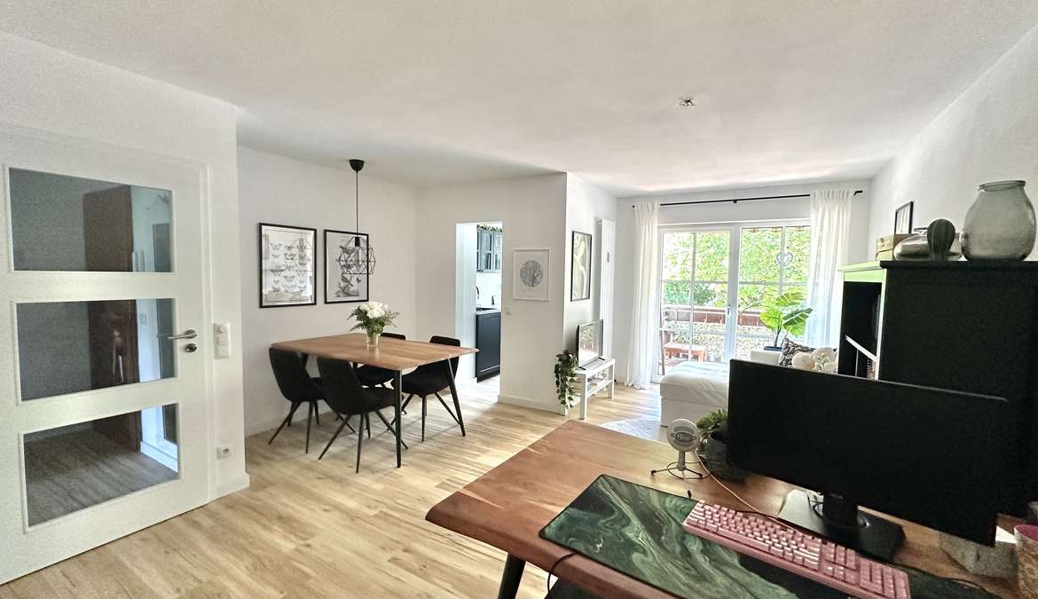 Koffer packen – Einziehen und WOHLFÜHLEN – renovierte 2 Zi Whg.mit 2 Balkonen und EBK