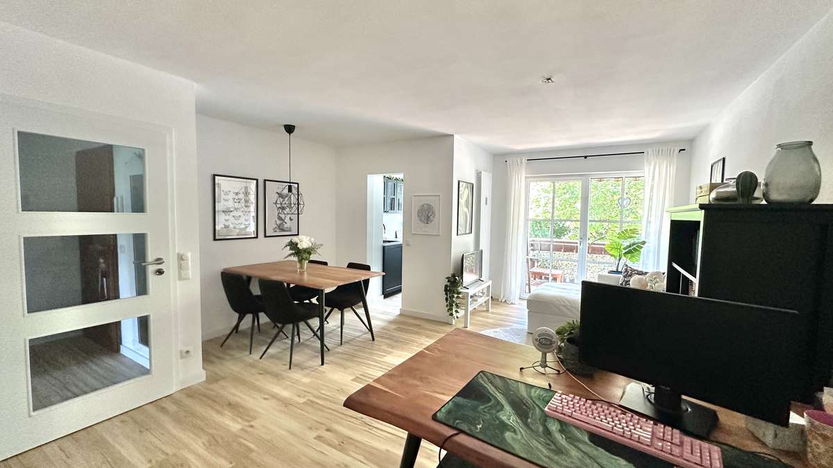 Koffer packen – Einziehen und WOHLFÜHLEN – renovierte 2 Zi Whg.mit 2 Balkonen und EBK