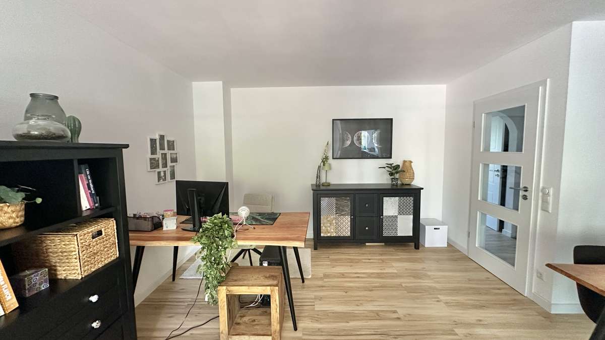 Koffer packen – Einziehen und WOHLFÜHLEN – renovierte 2 Zi Whg.mit 2 Balkonen und EBK
