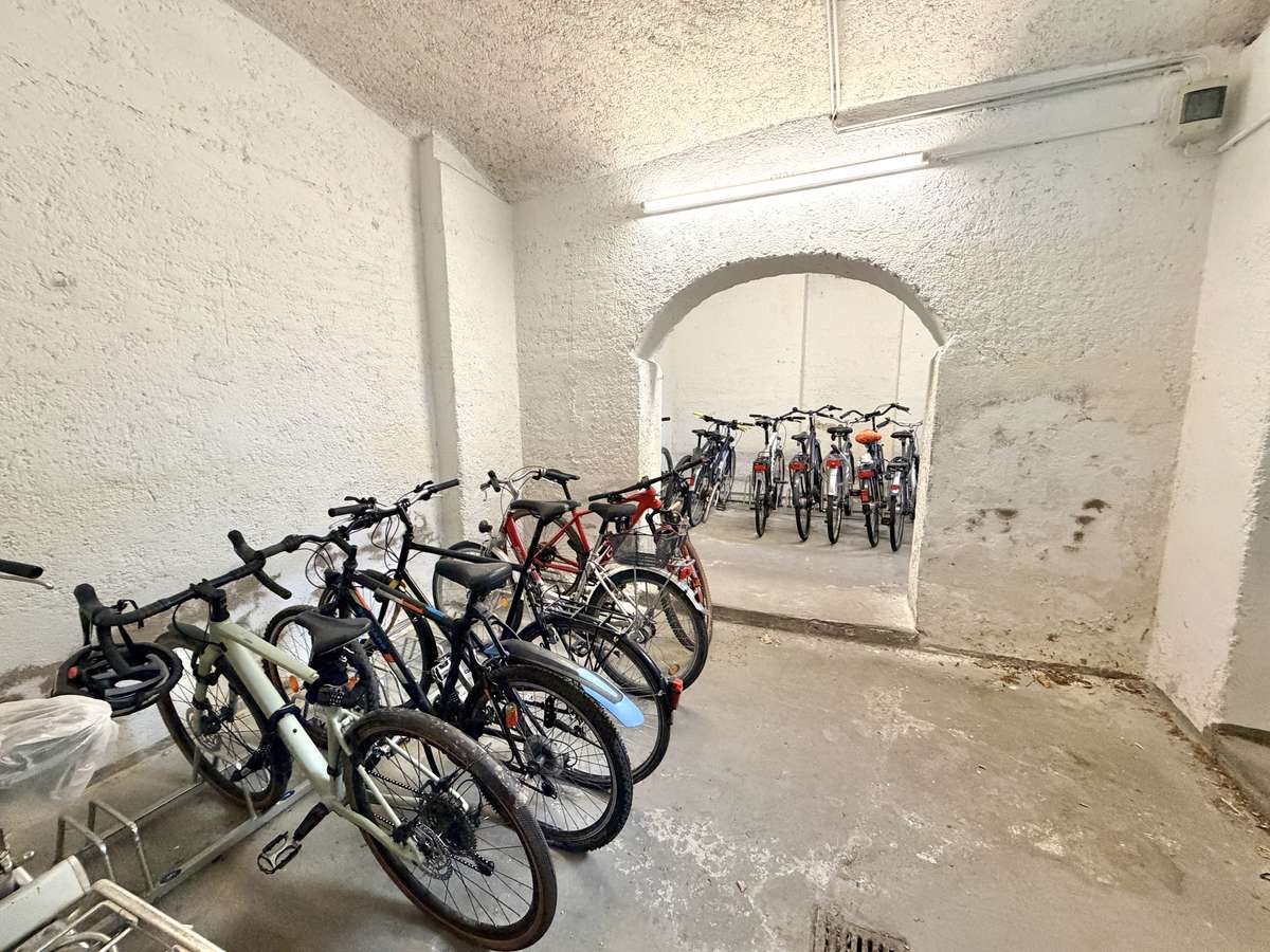 Fahrradkeller Ruhige und sonnige 1,5-Zi.-Altbauwhg. im Herzen vom Westend