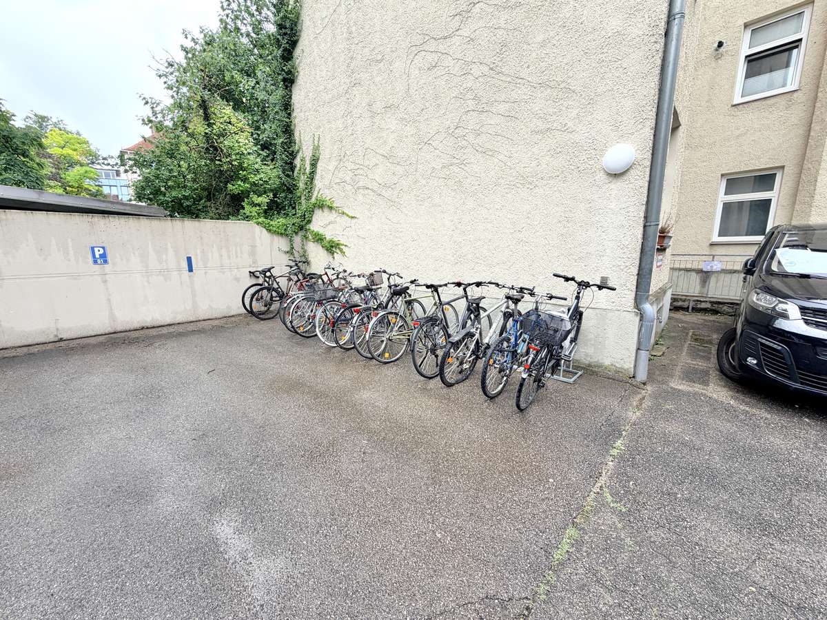 Fahrradabstellmöglichkeit Ruhige und sonnige 1,5-Zi.-Altbauwhg. im Herzen vom Westend