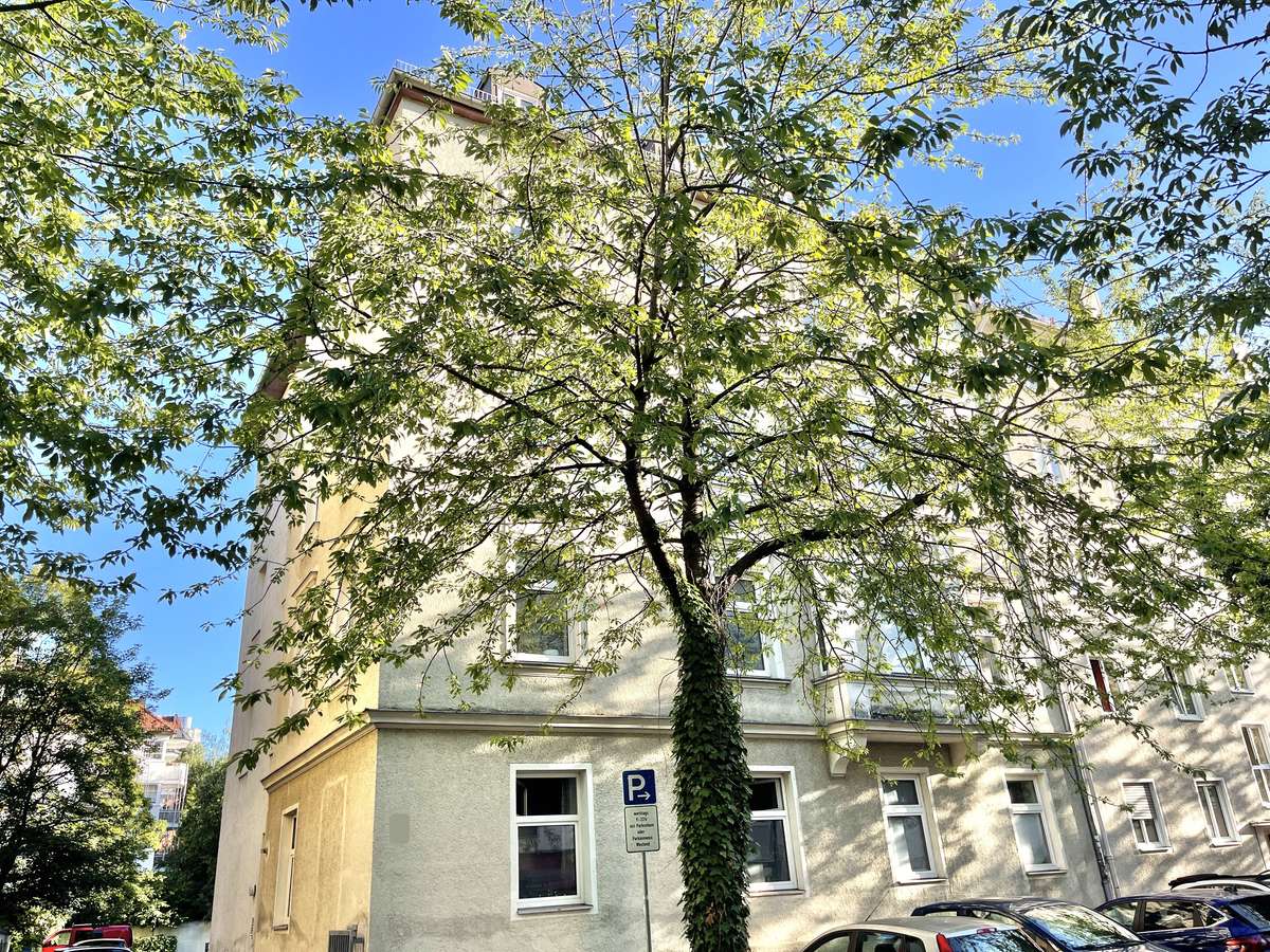 Hausansicht Ruhige und sonnige 1,5-Zi.-Altbauwhg. im Herzen vom Westend