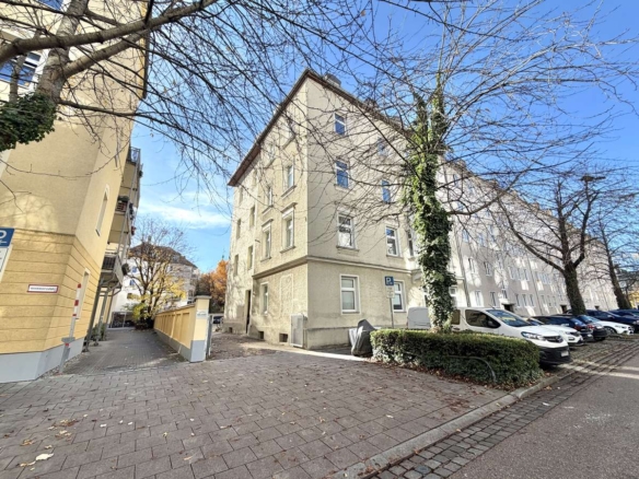 Ruhige und sonnige 1,5-Zi.-Altbauwhg. im Herzen vom Westend