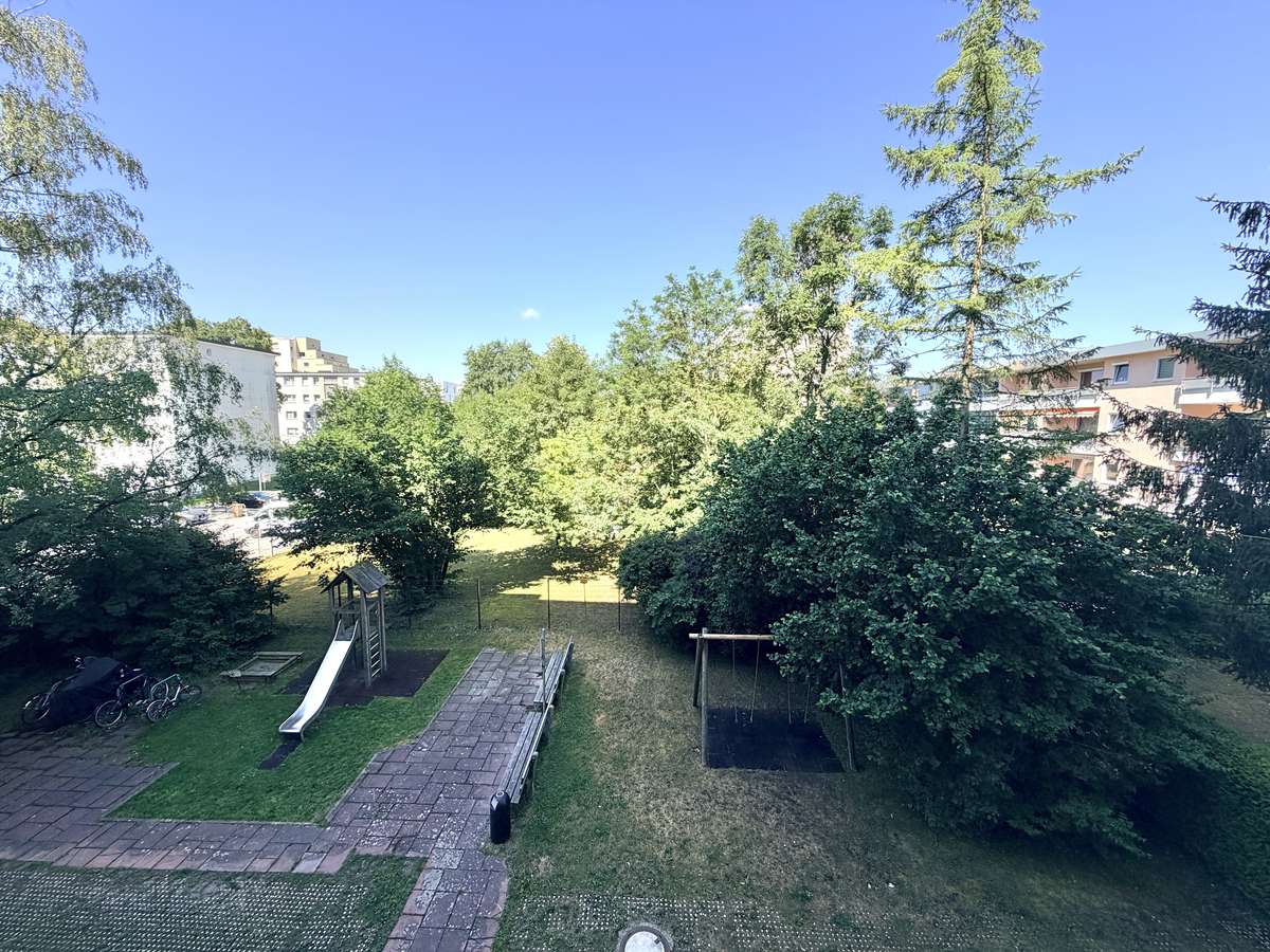 Balkon ZWEITBEZUG nach Sanierung – 2,5-Zi-Whg mit West-Blk in Oberschleißheim / Nh. S1
