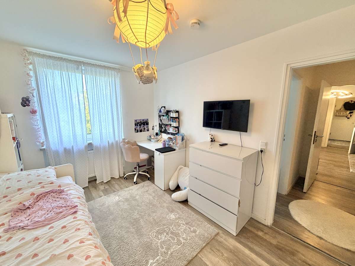 Schlafzimmer ZWEITBEZUG nach Sanierung – 2,5-Zi-Whg mit West-Blk in Oberschleißheim / Nh. S1