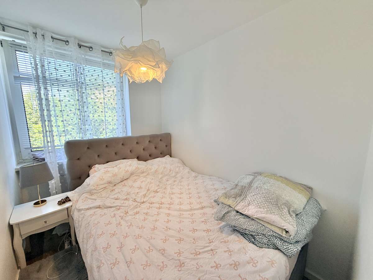 Schlafzimmer ZWEITBEZUG nach Sanierung – 2,5-Zi-Whg mit West-Blk in Oberschleißheim / Nh. S1