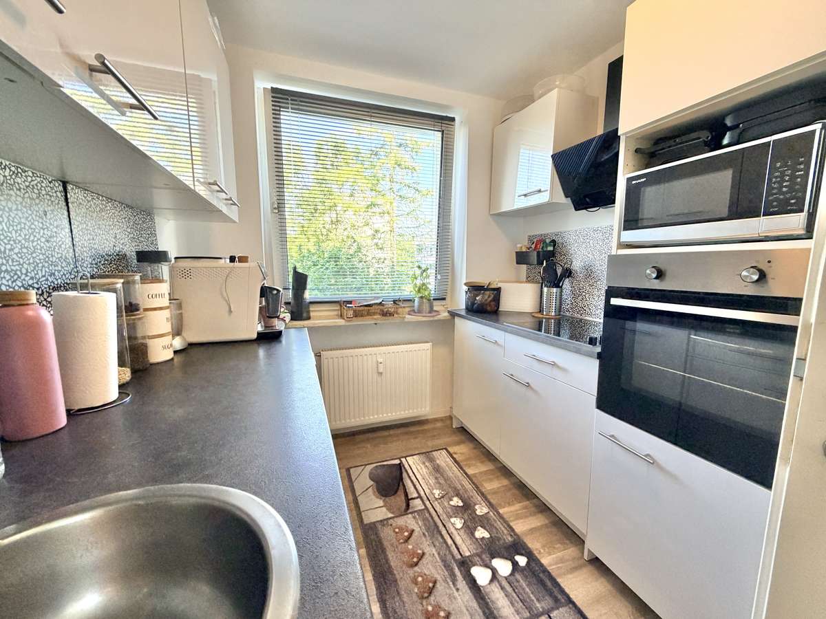 EBK zur Ablöse (€ 1.ooo ZWEITBEZUG nach Sanierung – 2,5-Zi-Whg mit West-Blk in Oberschleißheim / Nh. S1