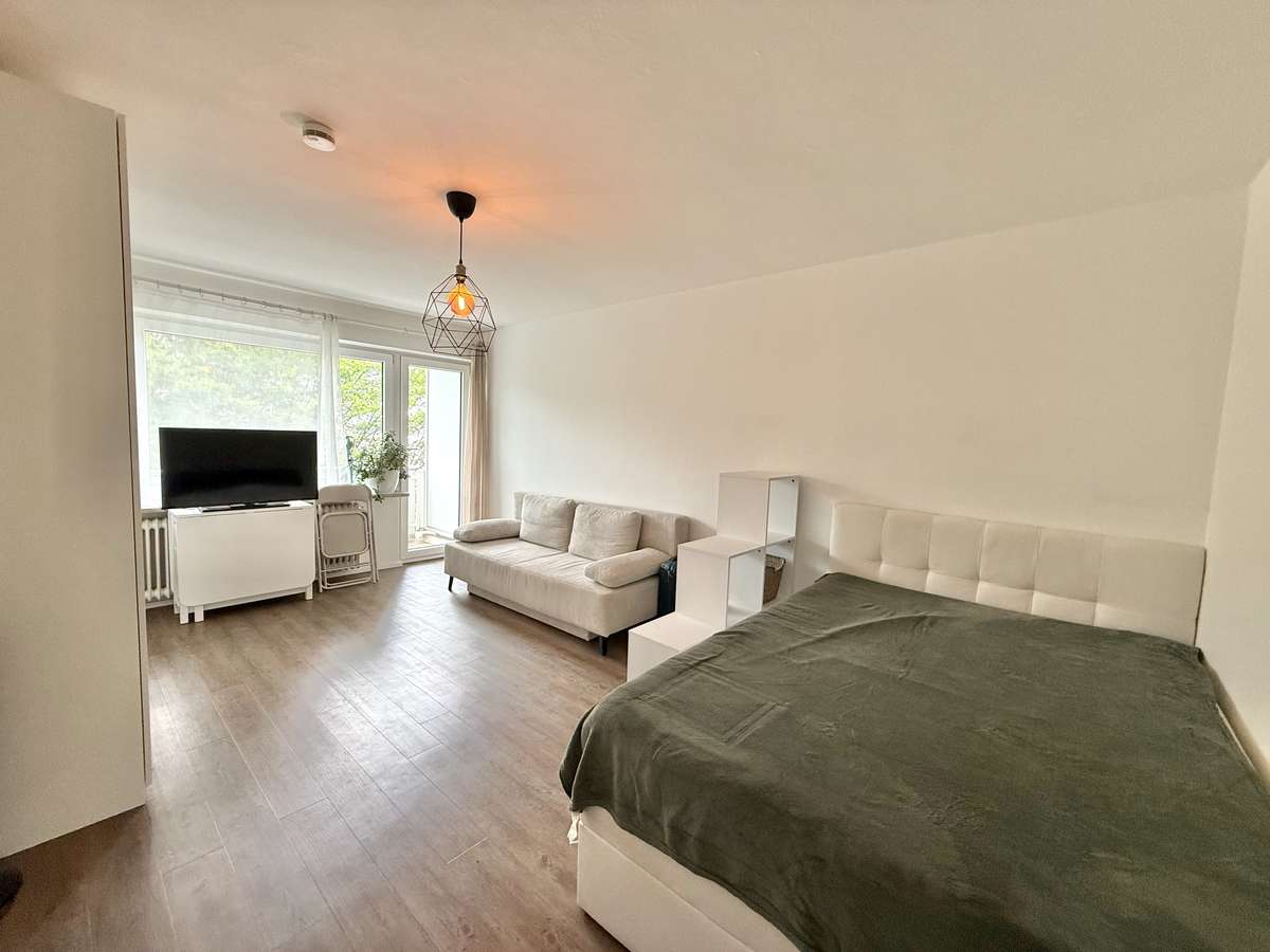 Wohn- und Schlafzimmer Sonnige und ruhige 1-Zi. Whg. mit großem Westbalkon und Blick ins Grüne