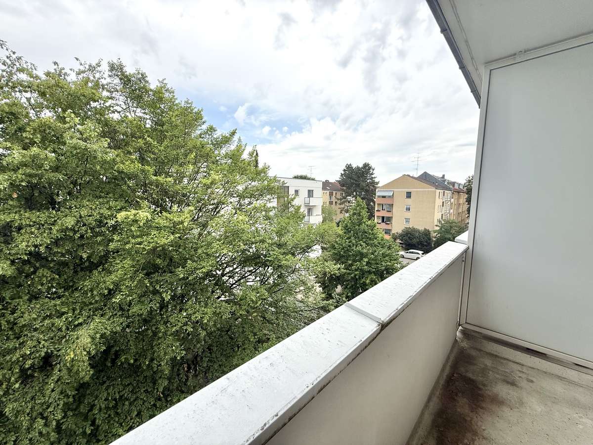 Ausblick Sonnige und ruhige 1-Zi. Whg. mit großem Westbalkon und Blick ins Grüne