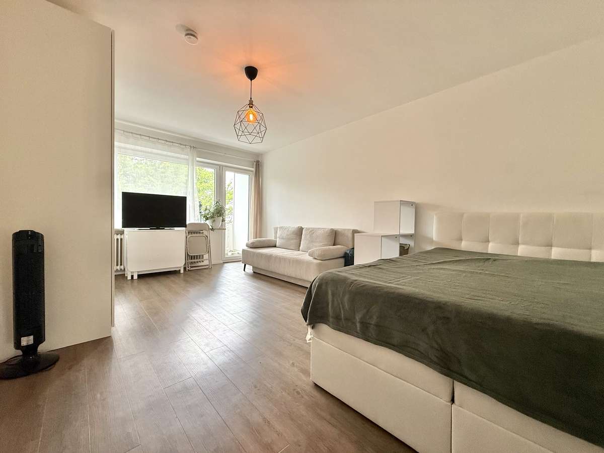 Wohn- und Schlafzimmer Sonnige und ruhige 1-Zi. Whg. mit großem Westbalkon und Blick ins Grüne