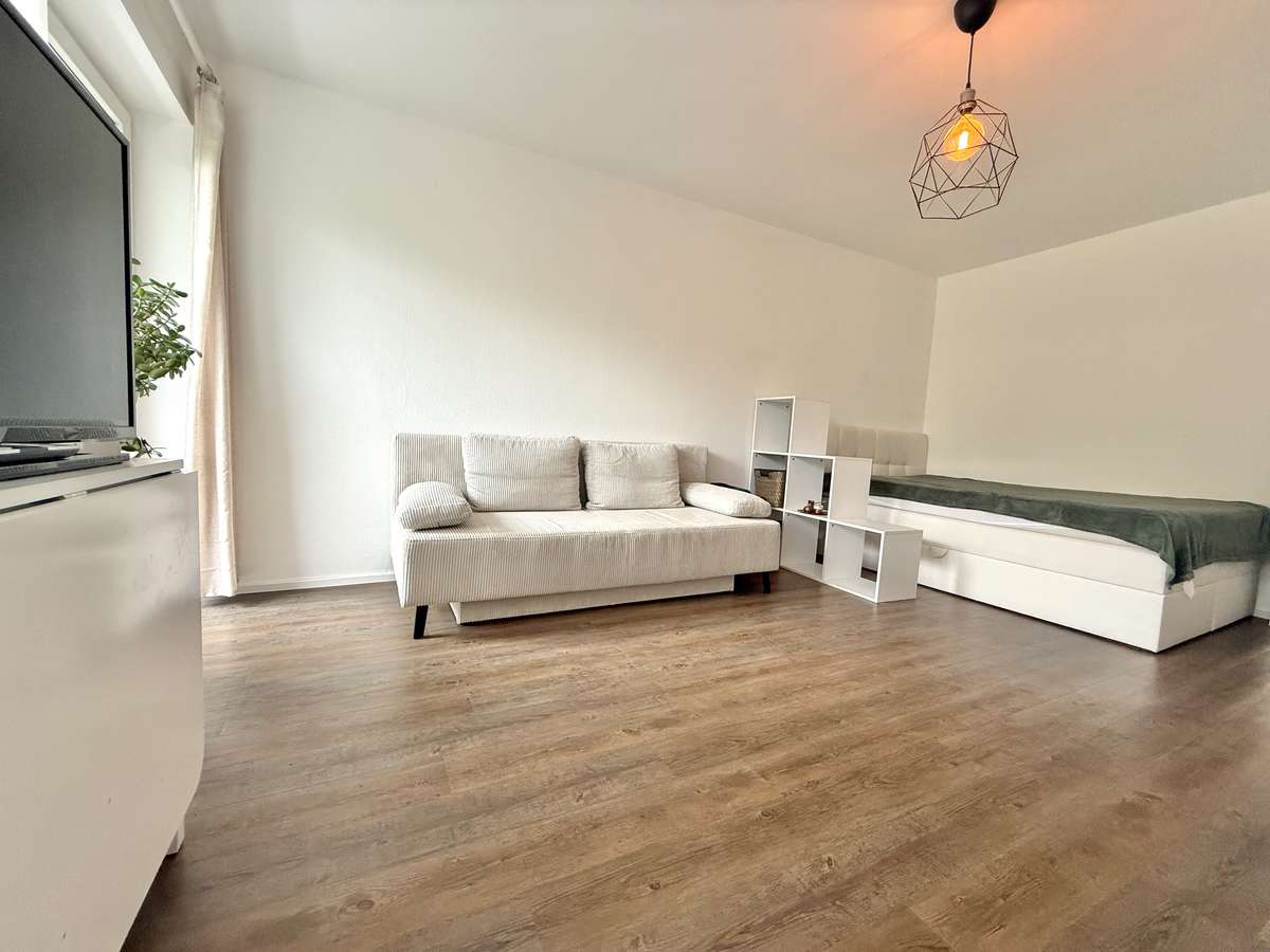 Wohn- und Schlafzimmer Sonnige und ruhige 1-Zi. Whg. mit großem Westbalkon und Blick ins Grüne