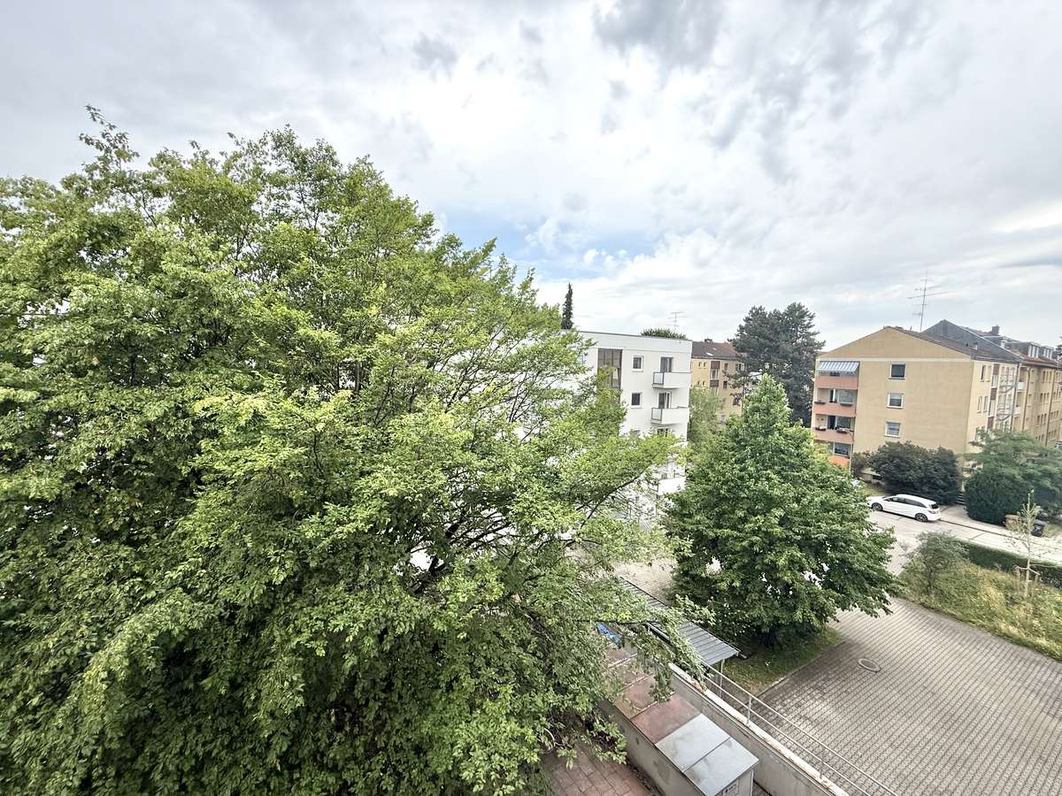 Ausblick Sonnige und ruhige 1-Zi. Whg. mit großem Westbalkon und Blick ins Grüne