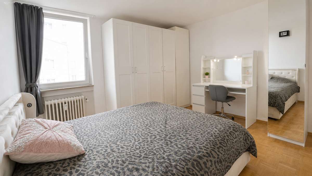 Schlafzimmer TOP geschnittene 3-Zi. Whg. in Unterschleißheim mit Pool & Sauna