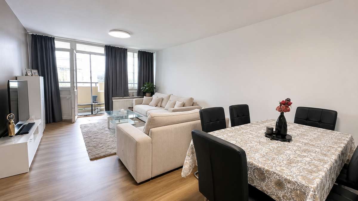 Wohnzimmer TOP geschnittene 3-Zi. Whg. in Unterschleißheim mit Pool & Sauna