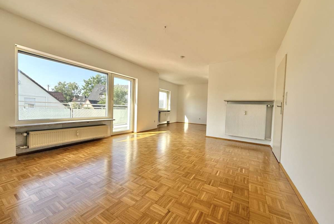Helle 3-Zimmer-Wohnung mit Balkon in ruhigem 3-Parteien-Haus in Unterschleißheim