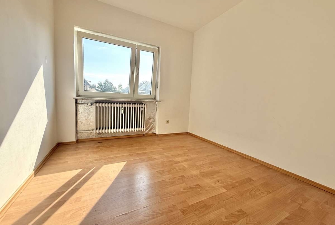 Helle 3-Zimmer-Wohnung mit Balkon in ruhigem 3-Parteien-Haus in Unterschleißheim