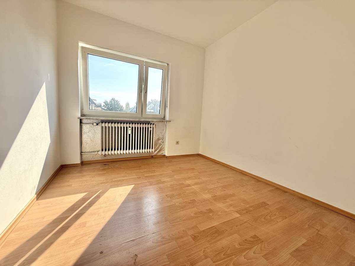Kinderzimmer Helle 3-Zimmer-Wohnung mit Balkon in ruhigem 3-Parteien-Haus in Unterschleißheim