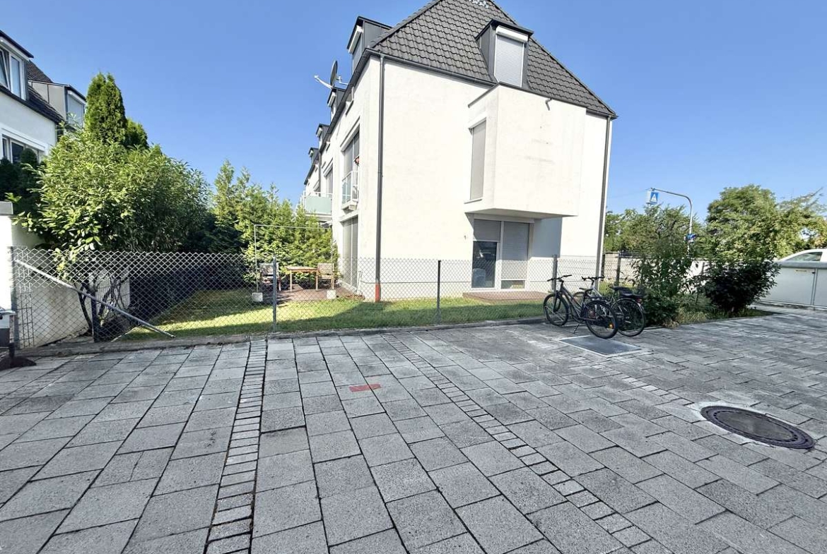 Helle 3-Zimmer-Wohnung mit Balkon in ruhigem 3-Parteien-Haus in Unterschleißheim