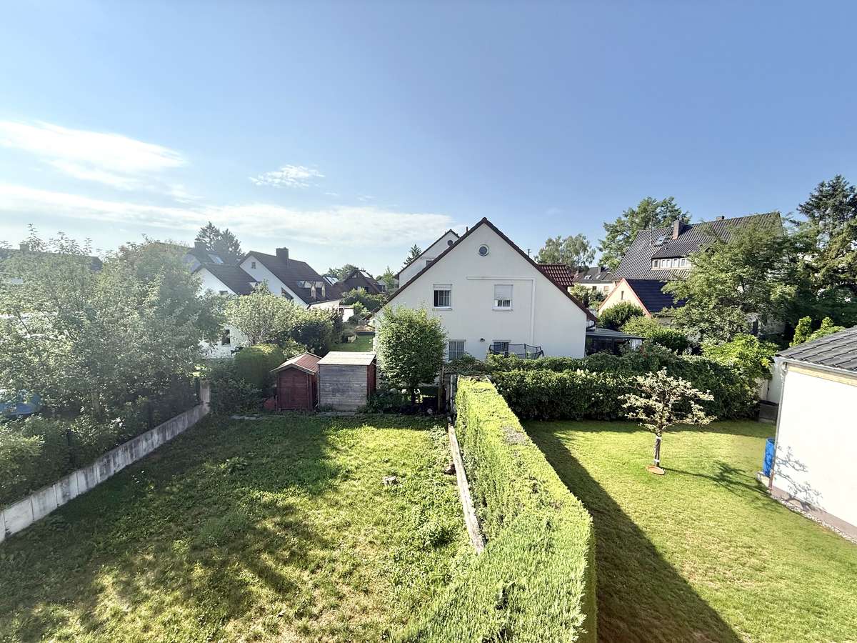 Ausblick Helle 3-Zimmer-Wohnung mit Balkon in ruhigem 3-Parteien-Haus in Unterschleißheim