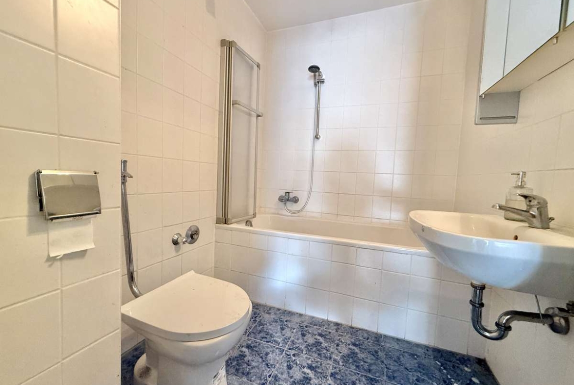Helle 3-Zimmer-Wohnung mit Balkon in ruhigem 3-Parteien-Haus in Unterschleißheim
