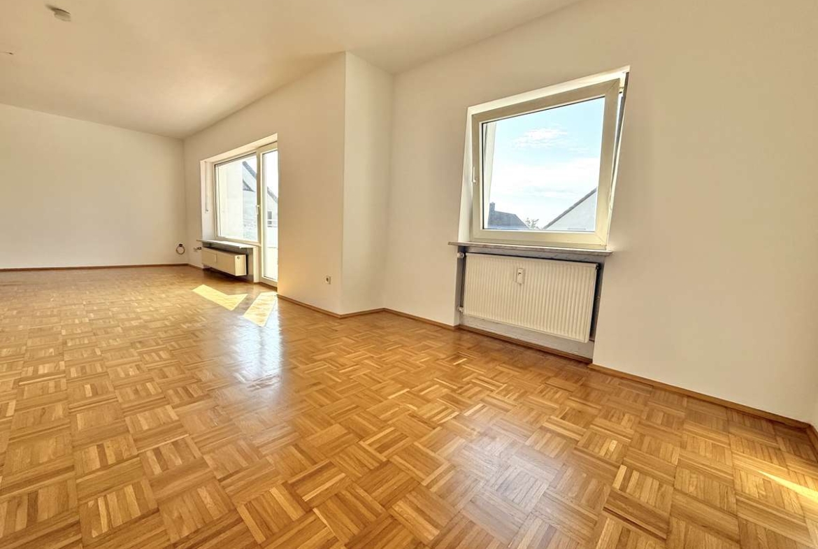 Helle 3-Zimmer-Wohnung mit Balkon in ruhigem 3-Parteien-Haus in Unterschleißheim