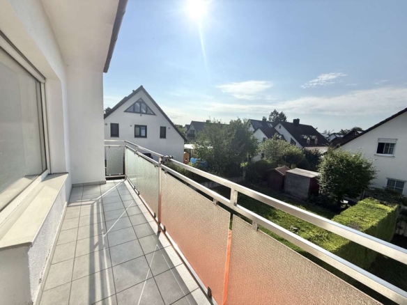 Helle 3-Zimmer-Wohnung mit Balkon in ruhigem 3-Parteien-Haus in Unterschleißheim
