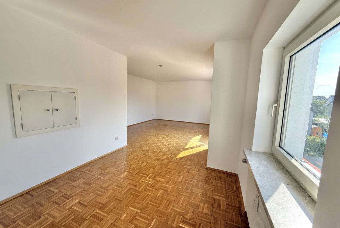 Helle 3-Zimmer-Wohnung mit Balkon in ruhigem 3-Parteien-Haus in Unterschleißheim