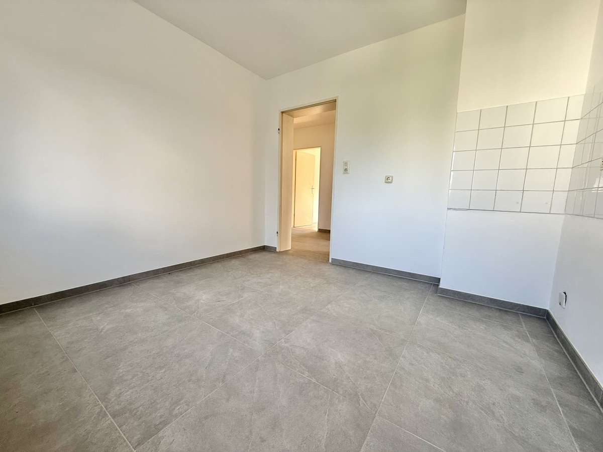 Küche Helle 3-Zimmer-Wohnung mit Balkon in ruhigem 3-Parteien-Haus in Unterschleißheim