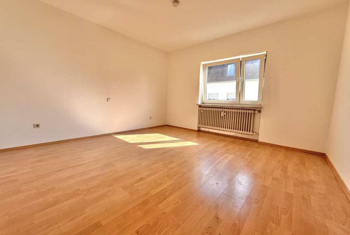 Helle 3-Zimmer-Wohnung mit Balkon in ruhigem 3-Parteien-Haus in Unterschleißheim