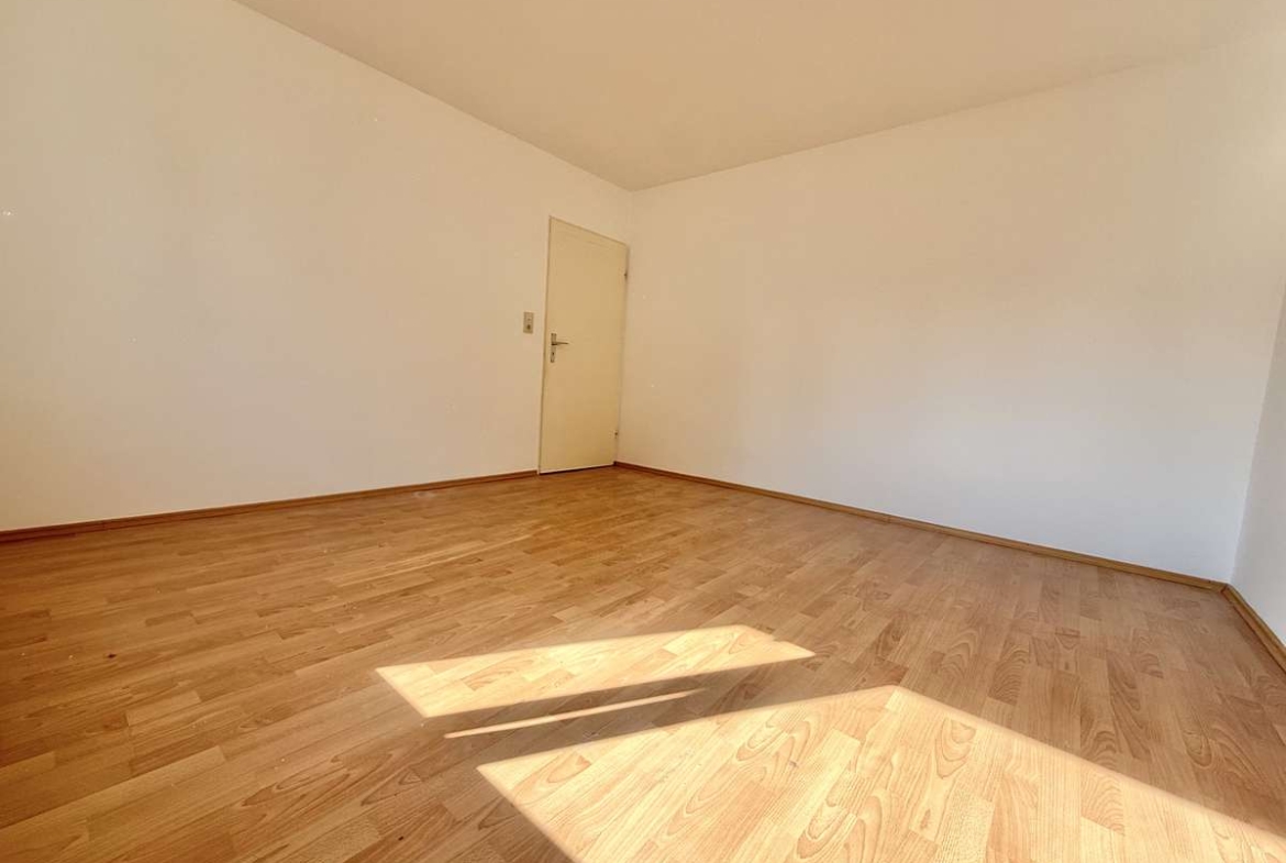 Helle 3-Zimmer-Wohnung mit Balkon in ruhigem 3-Parteien-Haus in Unterschleißheim
