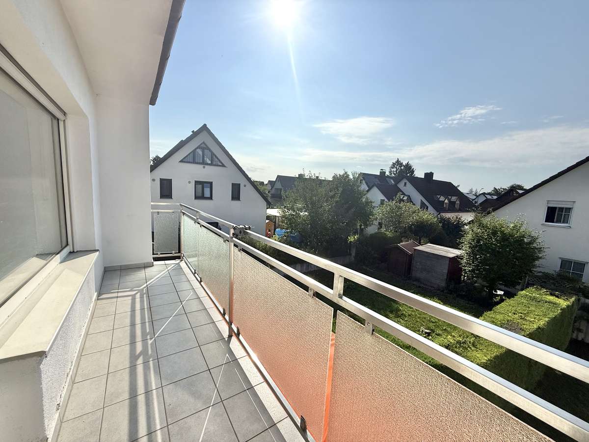 Ausblick Helle 3-Zimmer-Wohnung mit Balkon in ruhigem 3-Parteien-Haus in Unterschleißheim
