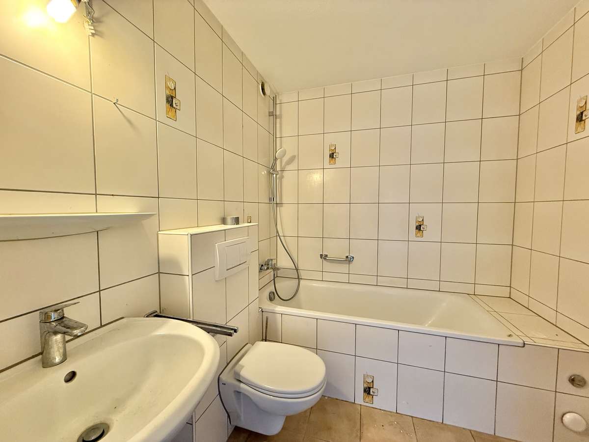 Renovierte 2,5-Zi.-Whg. in S-Bahn Nähe (S1)