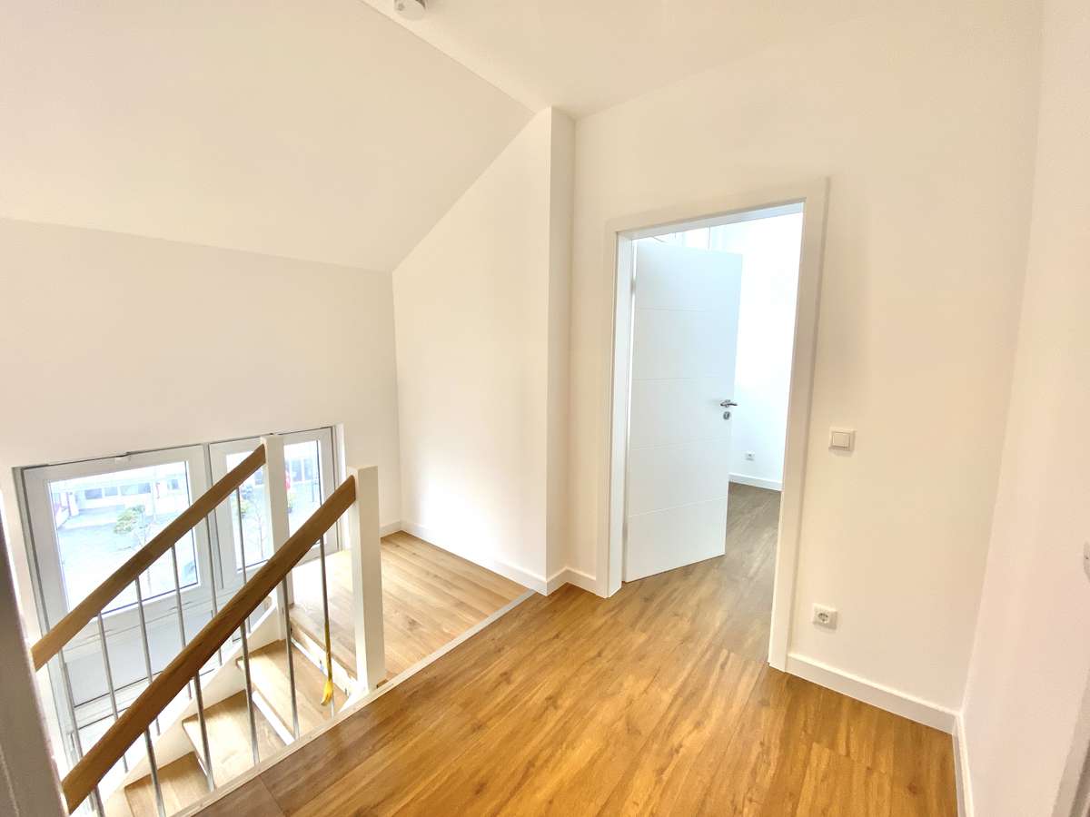 * LUXUS PUR * Sonnige und ruhige 3-Zi. DACHTERRASSEN-Whg. /Nh. S1