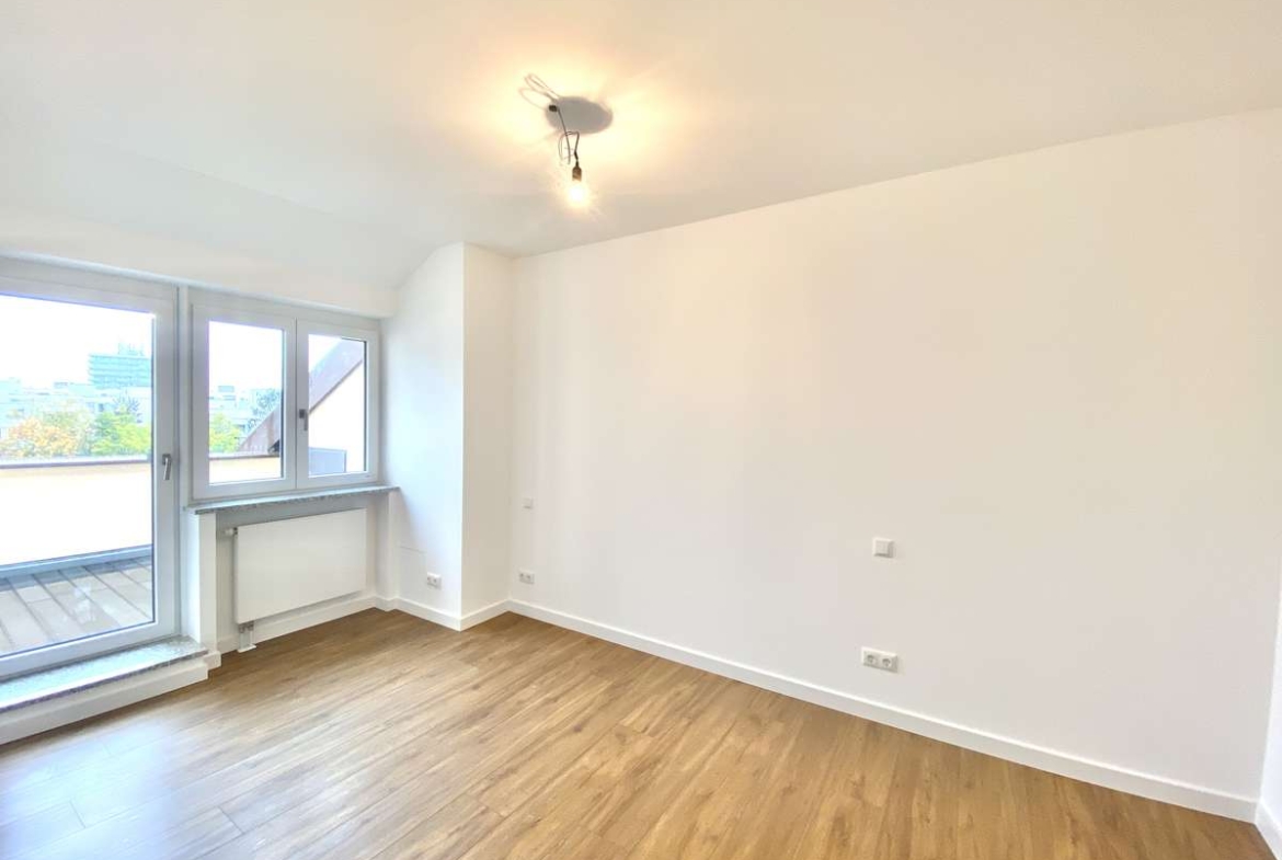 * LUXUS PUR * Sonnige und ruhige 3-Zi. DACHTERRASSEN-Whg. /Nh. S1