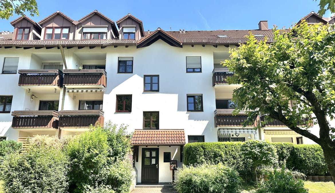Koffer packen – Einziehen und WOHLFÜHLEN – renovierte 2 Zi Whg.mit 2 Balkonen und EBK