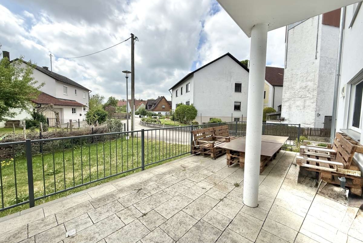 NEUWERTIGE  4-Zi.-Wohnung in Hettenshausen mit sonnige Südterrasse
