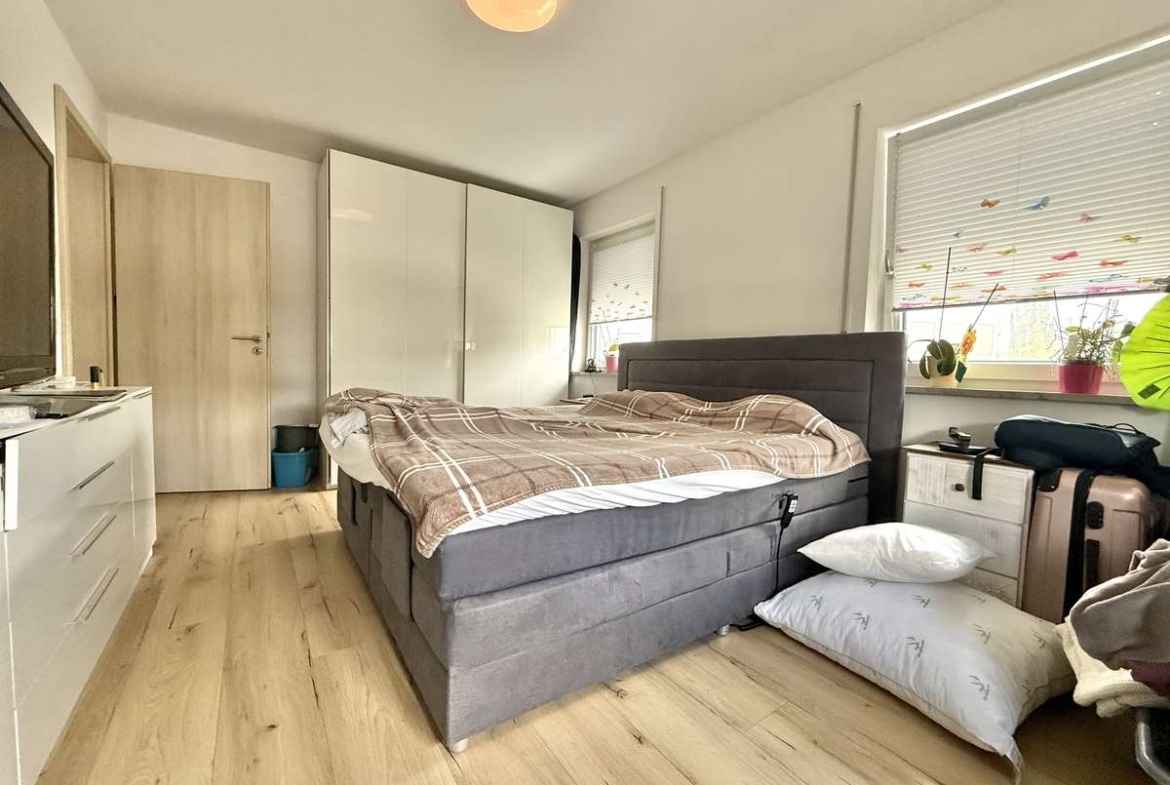 NEUWERTIGE  4-Zi.-Wohnung in Hettenshausen mit sonnige Südterrasse