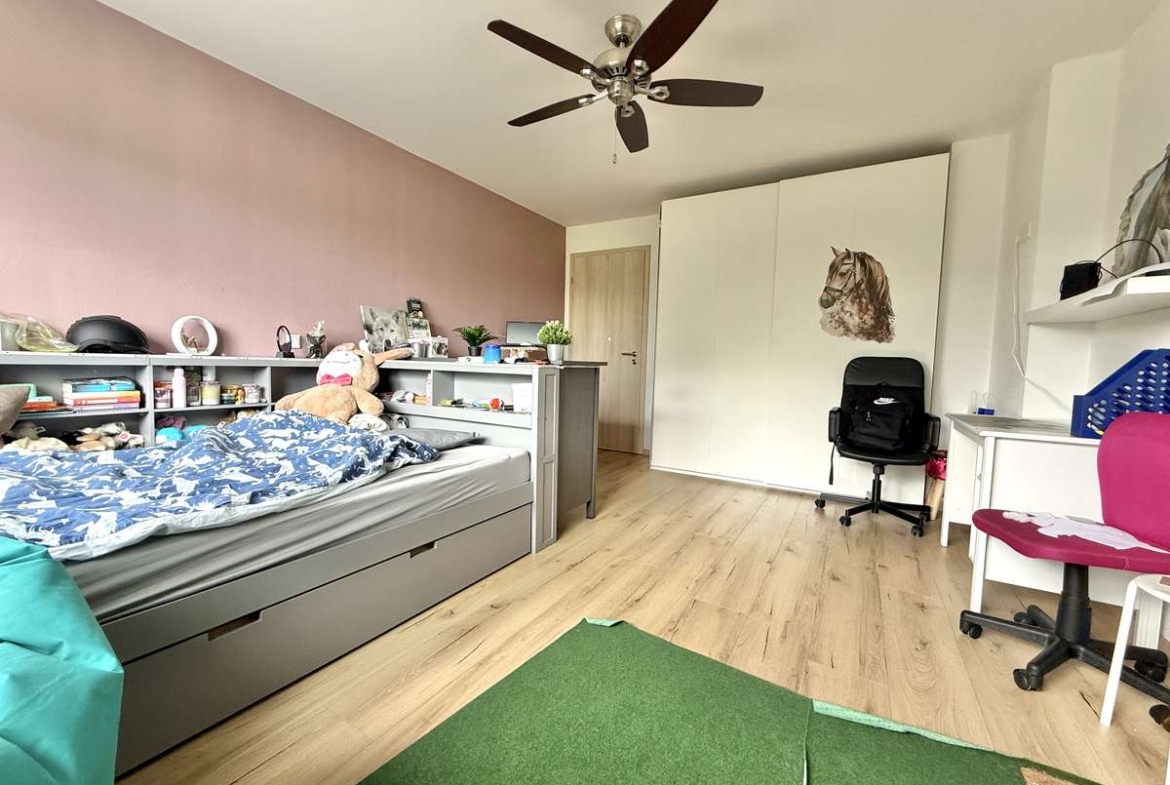 NEUWERTIGE  4-Zi.-Wohnung in Hettenshausen mit sonnige Südterrasse