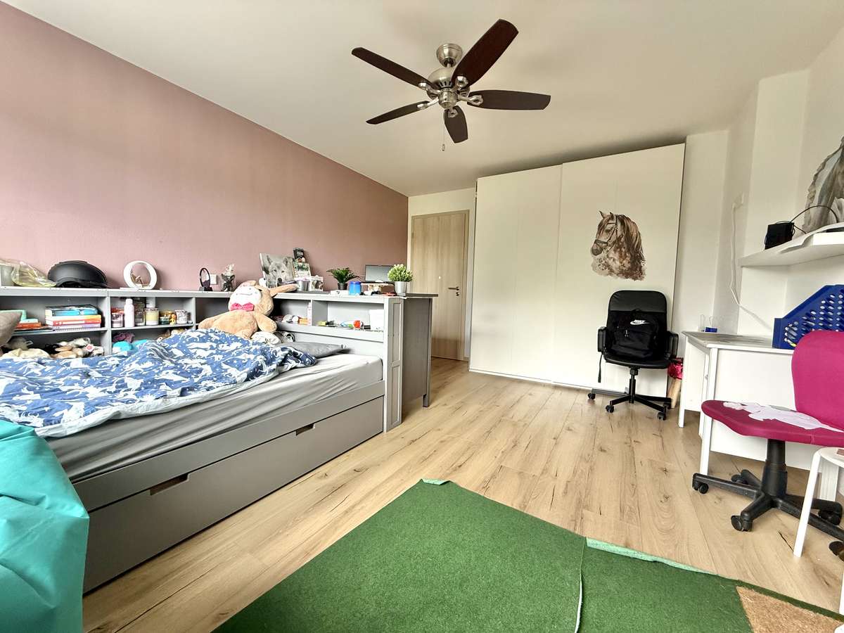 NEUWERTIGE  4-Zi.-Wohnung in Hettenshausen mit sonnige Südterrasse