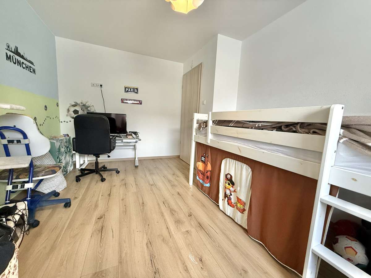 NEUWERTIGE  4-Zi.-Wohnung in Hettenshausen mit sonnige Südterrasse
