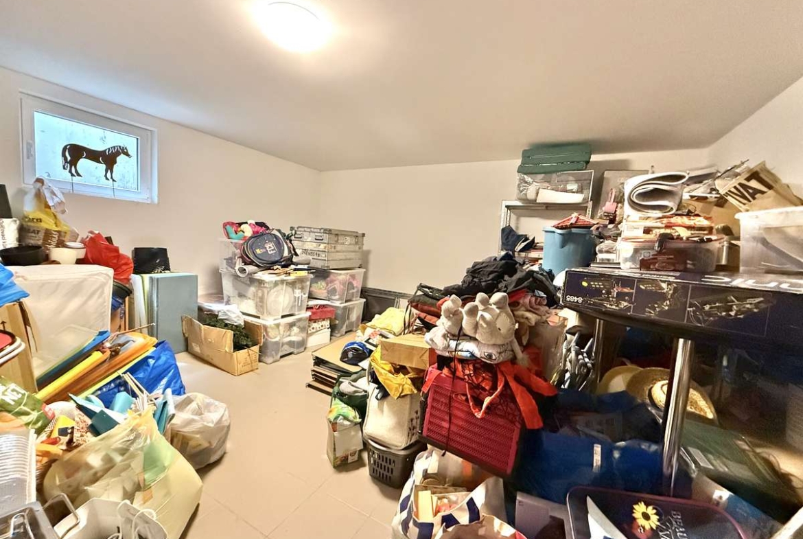 NEUWERTIGE  4-Zi.-Wohnung in Hettenshausen mit sonnige Südterrasse