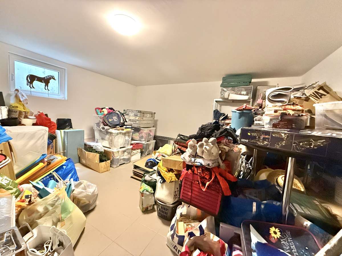 NEUWERTIGE  4-Zi.-Wohnung in Hettenshausen mit sonnige Südterrasse