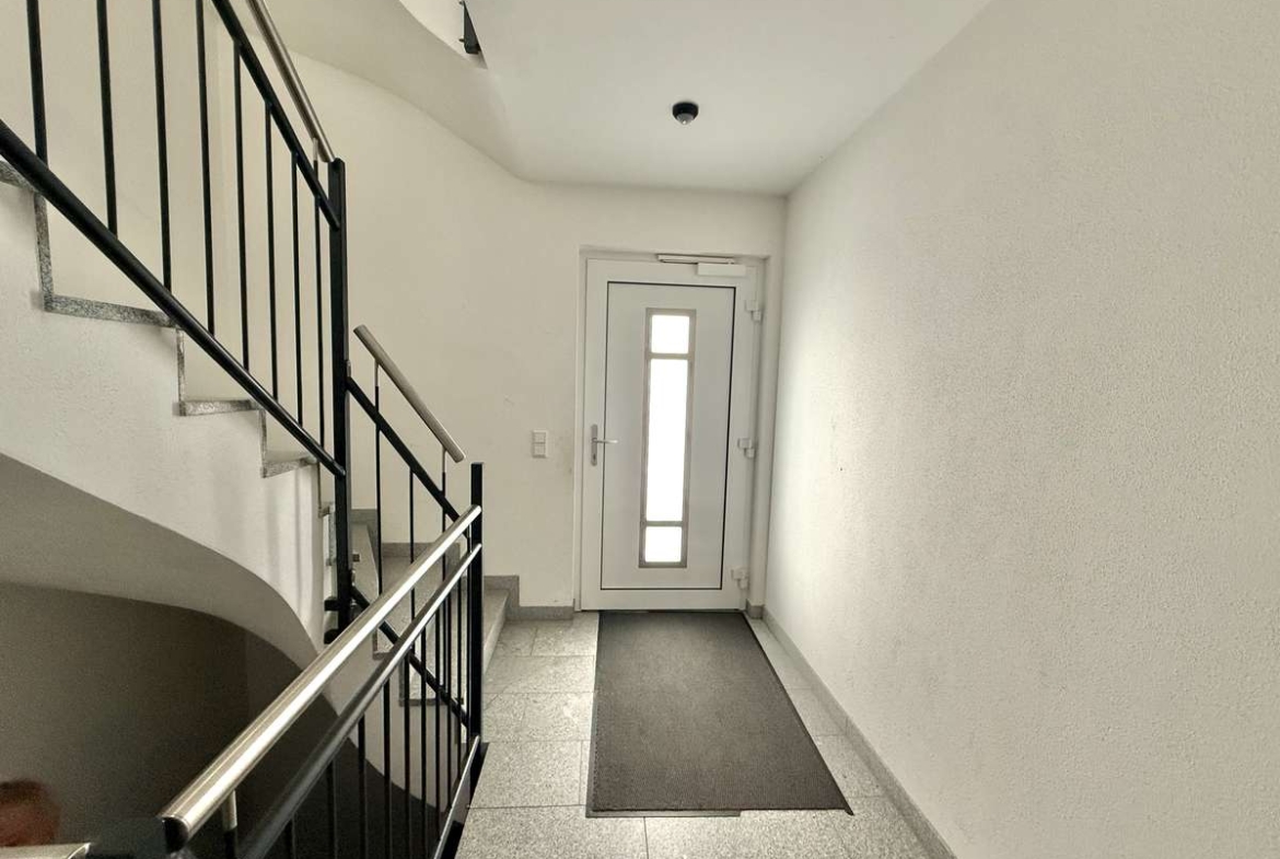 NEUWERTIGE  4-Zi.-Wohnung in Hettenshausen mit sonnige Südterrasse