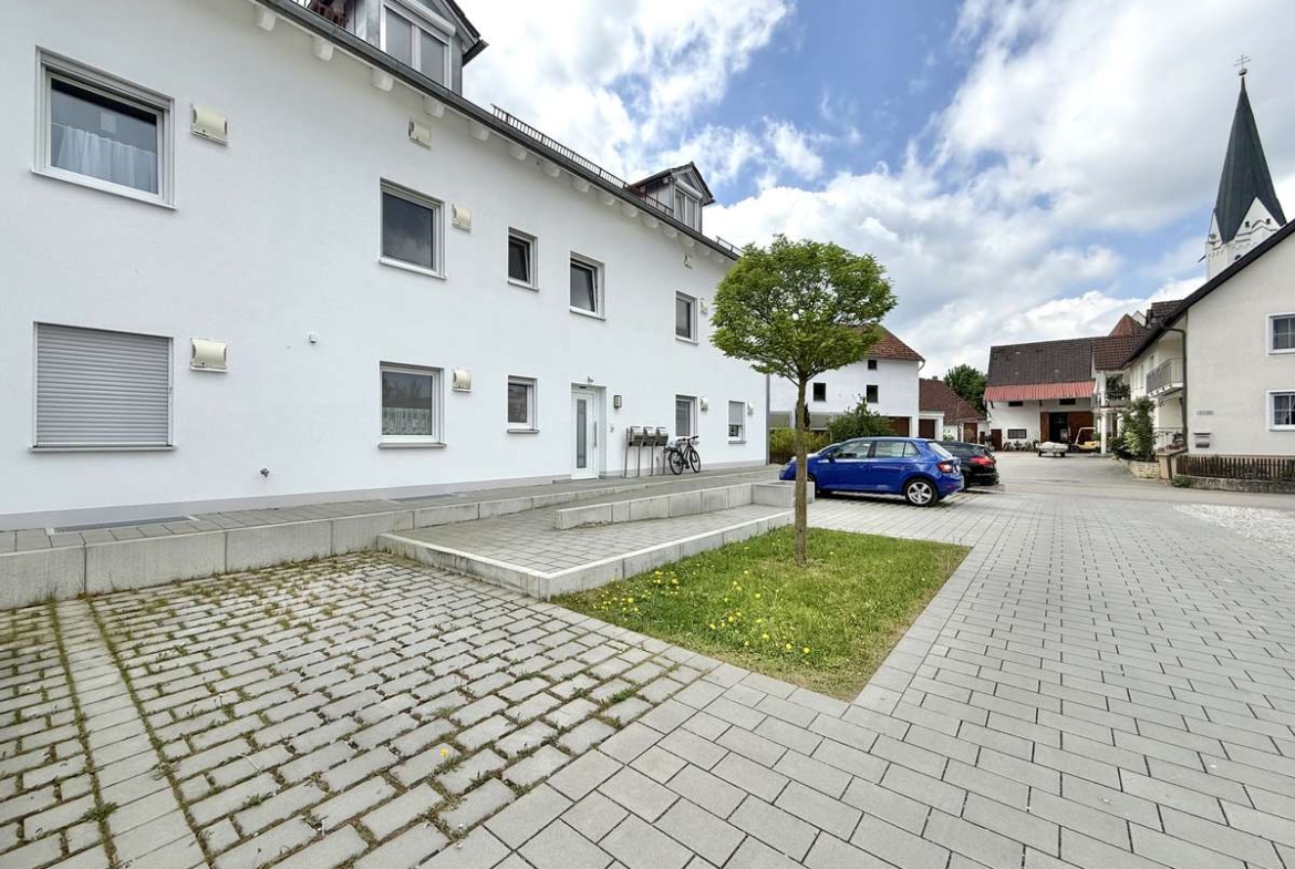 NEUWERTIGE  4-Zi.-Wohnung in Hettenshausen mit sonnige Südterrasse
