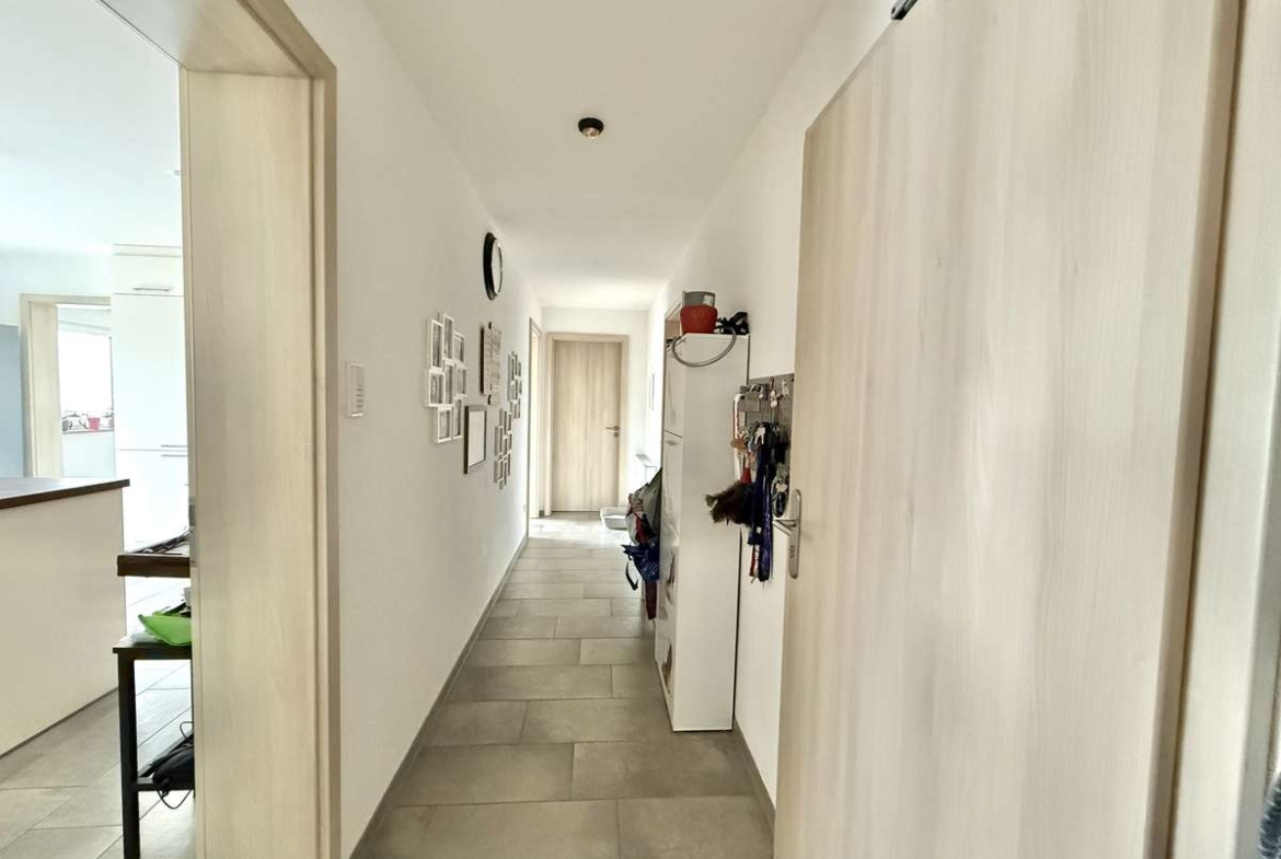 NEUWERTIGE  4-Zi.-Wohnung in Hettenshausen mit sonnige Südterrasse