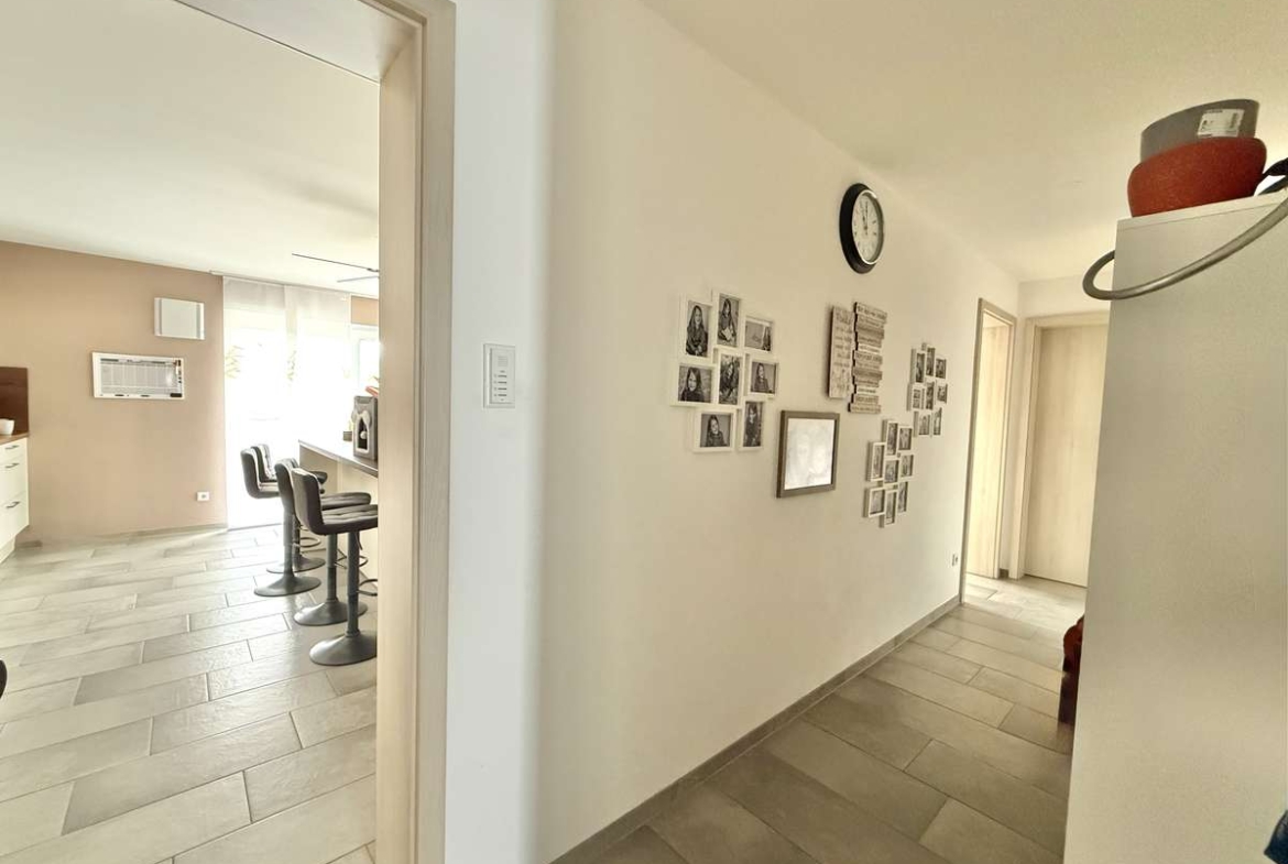 NEUWERTIGE  4-Zi.-Wohnung in Hettenshausen mit sonnige Südterrasse
